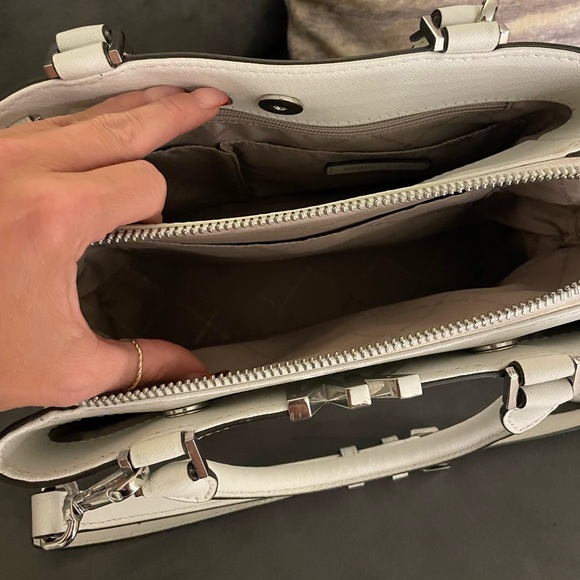 Michael Kors Florence Crossbody - Picture 4 of 6